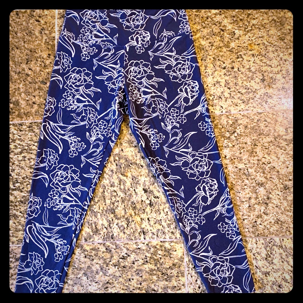 BALANCE COLLECTION NWOT Navy/WT Dana Crop SM SOFT